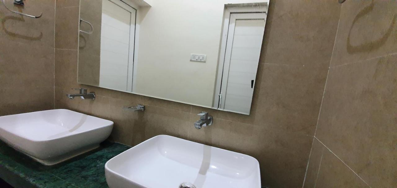 Shree Suites Kuttalam  Ngoại thất bức ảnh