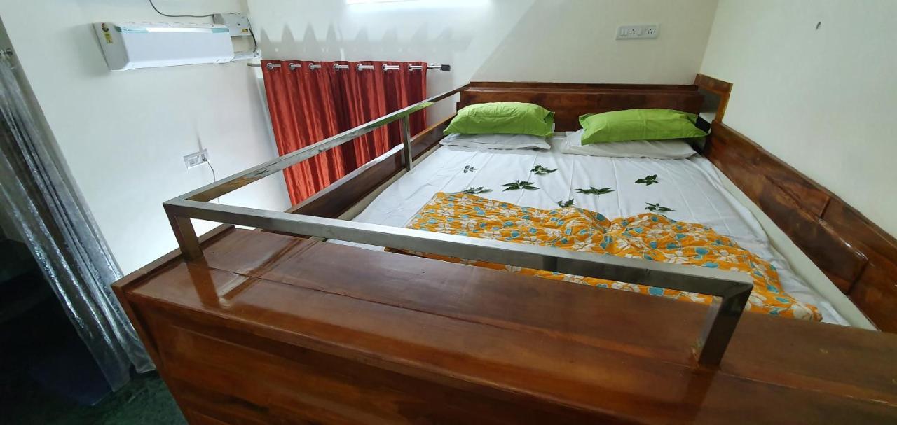 Shree Suites Kuttalam  Ngoại thất bức ảnh